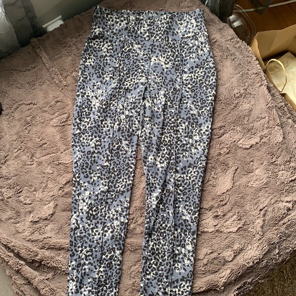 Seven7 printed leggings. - Picture 1 of 4